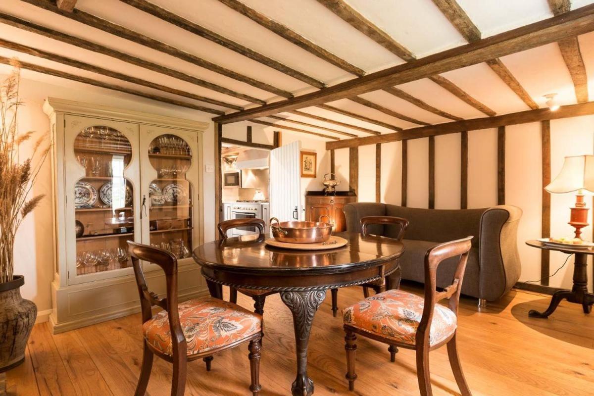Navigation Cottage On The Historic Sea Lock Overlooking The Nature Reserve Maldon Exterior foto