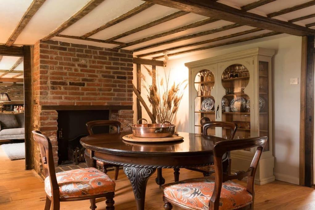 Navigation Cottage On The Historic Sea Lock Overlooking The Nature Reserve Maldon Exterior foto